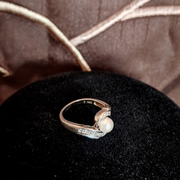 Sterling Silver Diamond and Pearl Ring - Picture 4 of 6